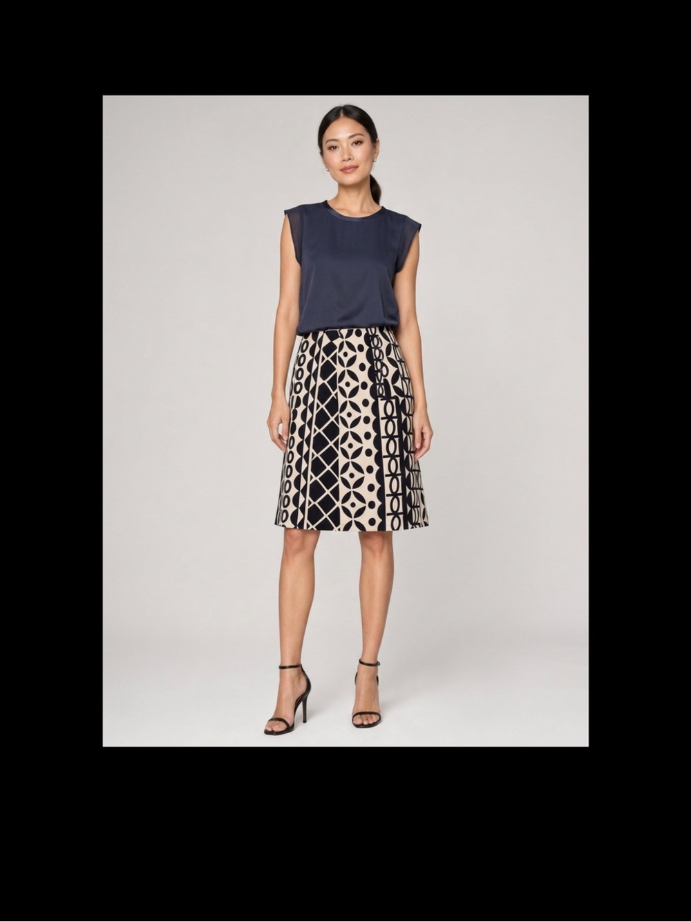 Susan Graver skirt large lined navy white